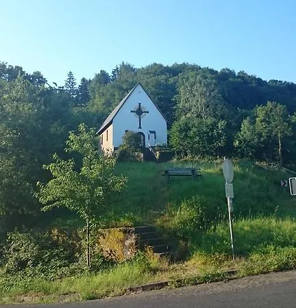 Am Bruttiger Moselsteig Daire Bruttig-Fankel